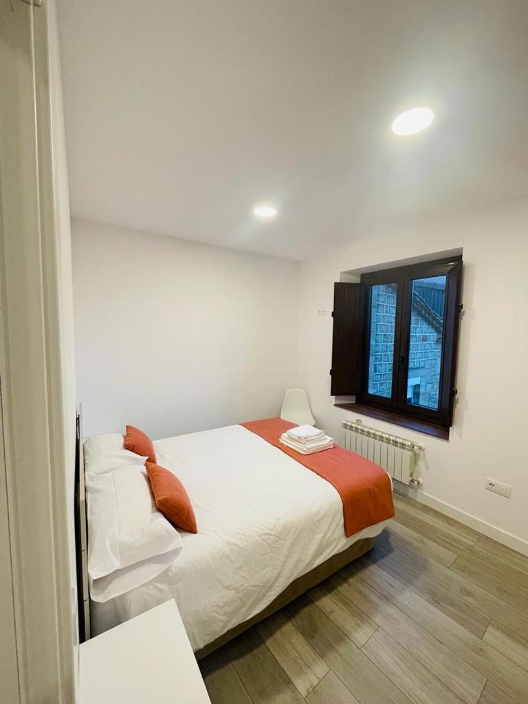 Apartamentos Rurales La Plaza 2 Duruelo de la Sierra Exteriör bild