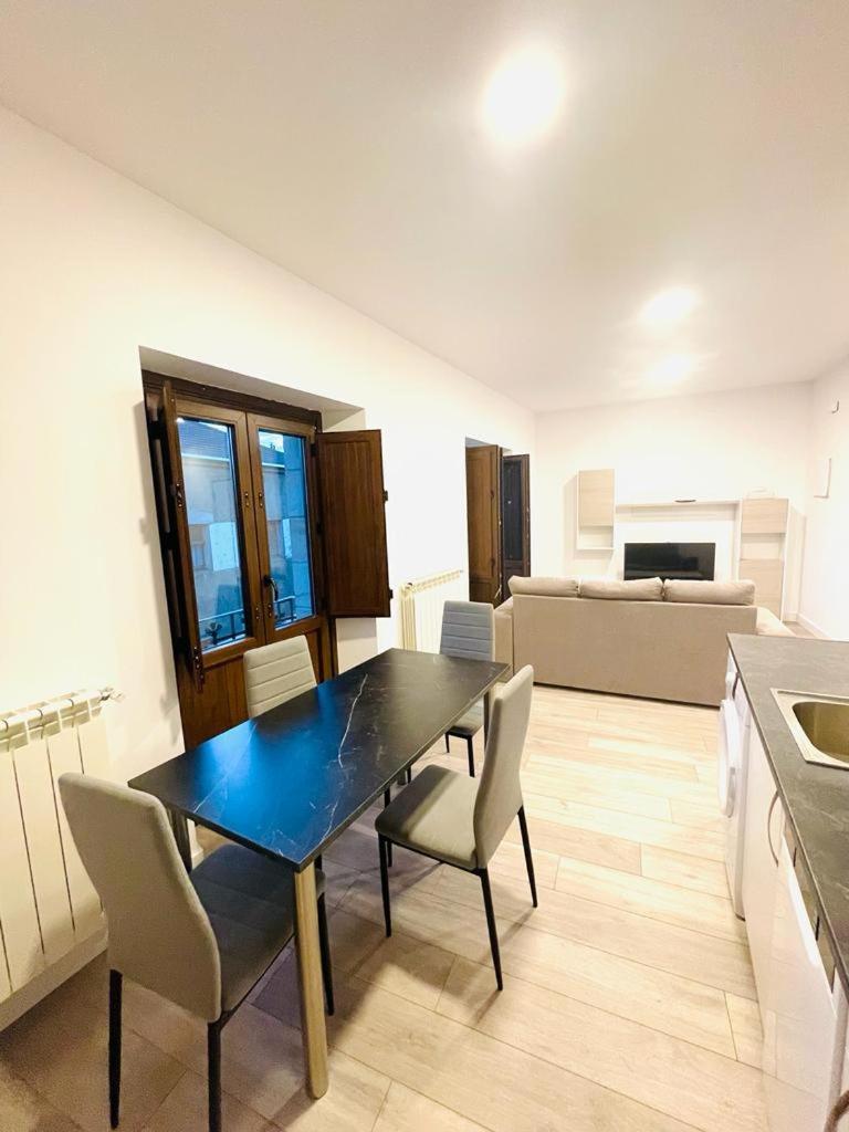 Apartamentos Rurales La Plaza 2 Duruelo de la Sierra Exteriör bild